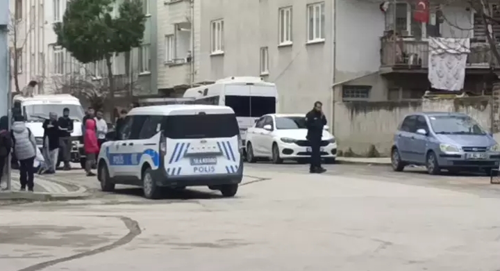 Kavgada komşusu 2 kadını yaraladı