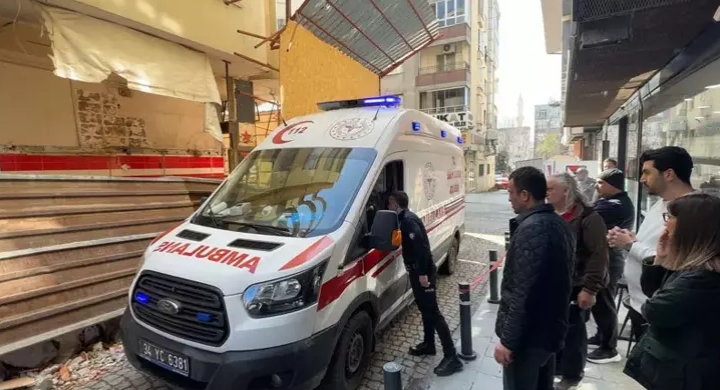 Avcılar’da yıkımı yapılan binanın 4'üncü katından düşerek hayatını kaybetti