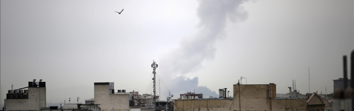 İran'ın misillemesinin ardından Tel Aviv ve çevre kentlere füze parçaları isabet etti