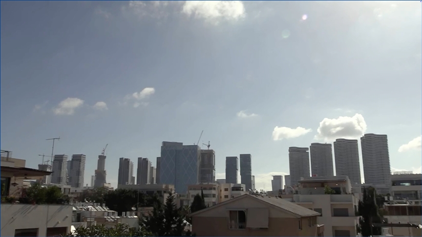 İran'ın misillemesinin ardından Tel Aviv ve çevre kentlere füze parçaları isabet etti