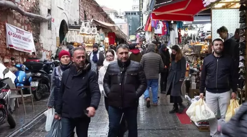 Eminönü'nde bayram alışverişi yoğunluğu