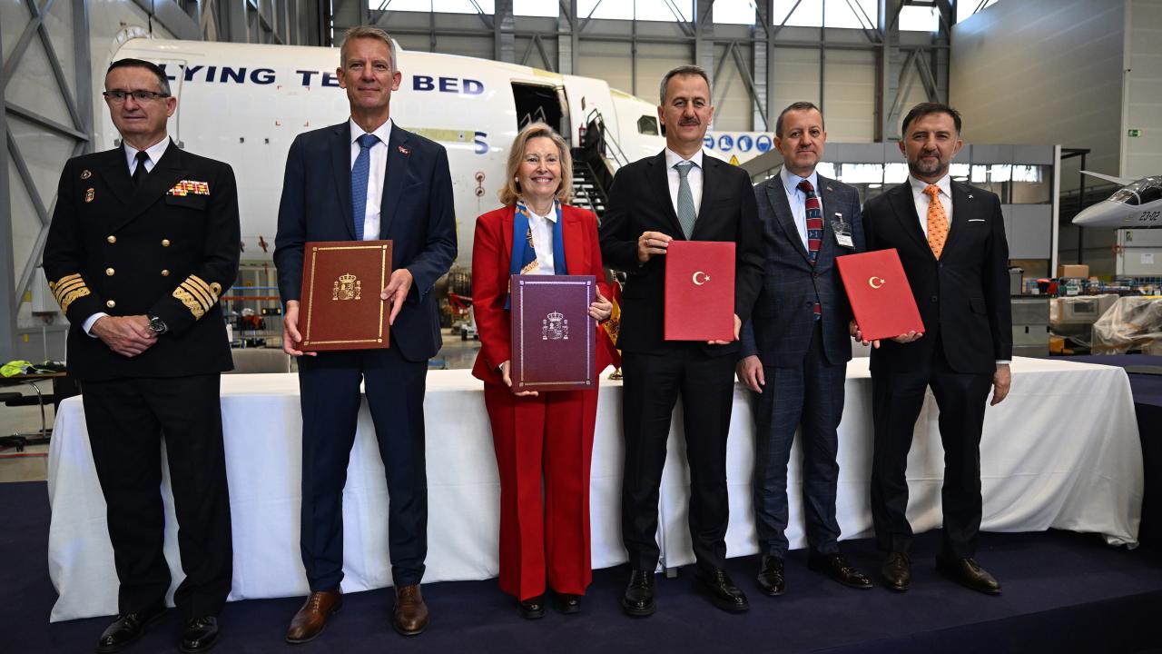 Milli jet eğitim uçağı HÜRJET’in İspanya'ya ihracatı için imzalar atıldı