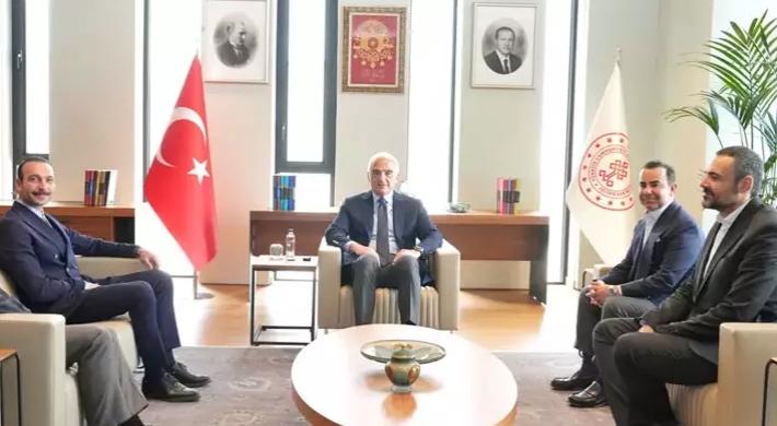 Bakan Ersoy, sanatçı Görkem Sevindik'i kabul etti