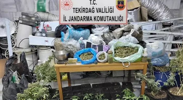 Kaçak elektrik kullanılarak uyuşturucu üretilen eve operasyon