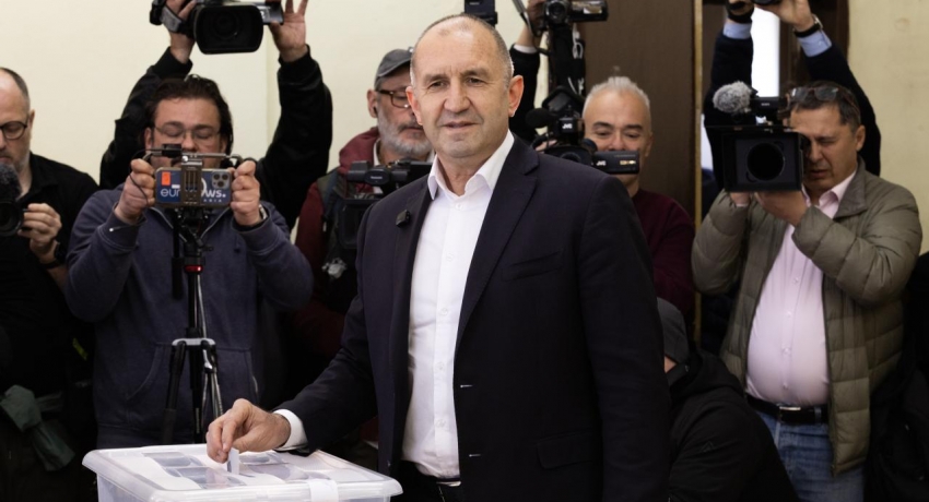 Bulgaristan'da eski Cumhurbaşkanı Radev, genel seçimi birinci tamamladı