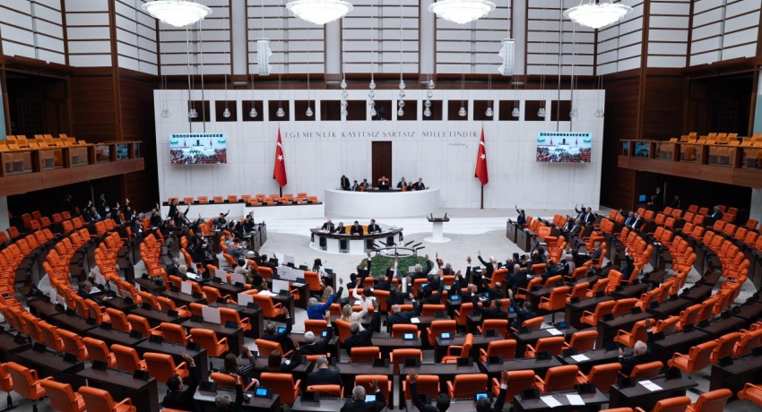 Meclis'te yoğun gündem: Doğum izni, sosyal medya kısıtlaması...