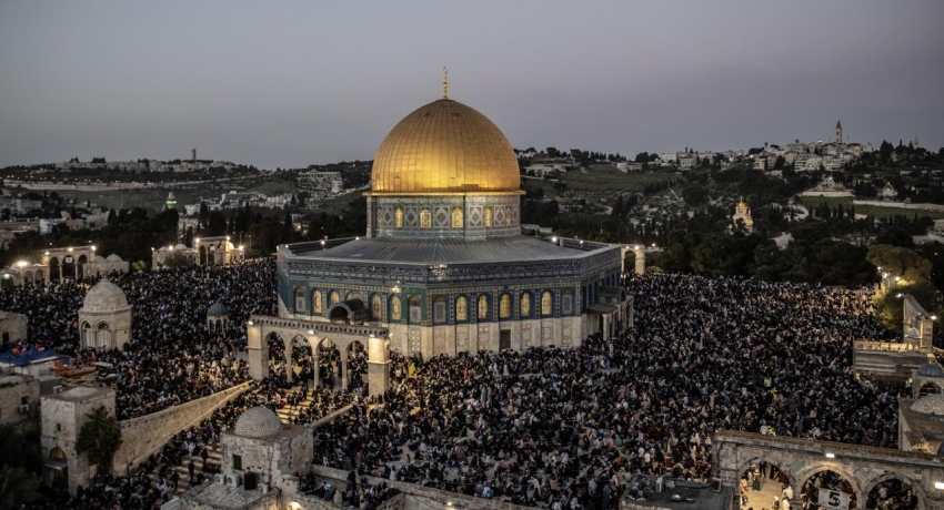 Mescid-i Aksa 41 gün sonra ibadete açıldı