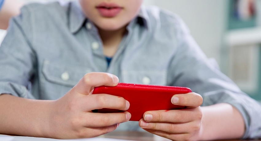 Sosyal ağlara "15 yaş" düzenlemesi komisyondan geçti