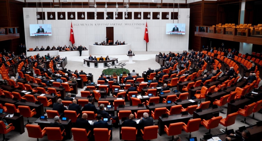 Sosyal medya ve doğum izni düzenlemeleri yasalaştı