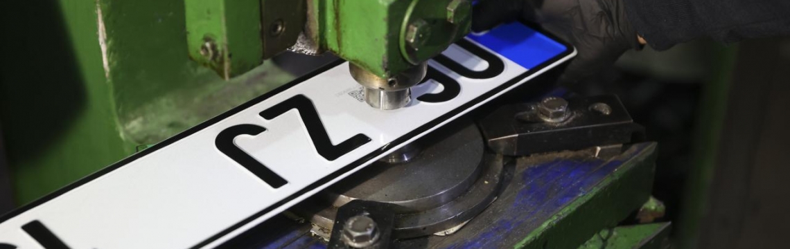 Standartlara aykırı basılan plakalar ücretsiz değiştirilecek