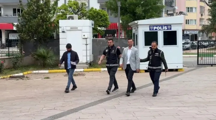 İstanbul merkezli 'rüşvet' soruşturmasında CHP'li il başkanı adliyede