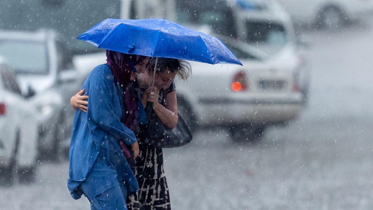 Yurt genelinde sağanak alarmı: 5 kentte sel uyarısı