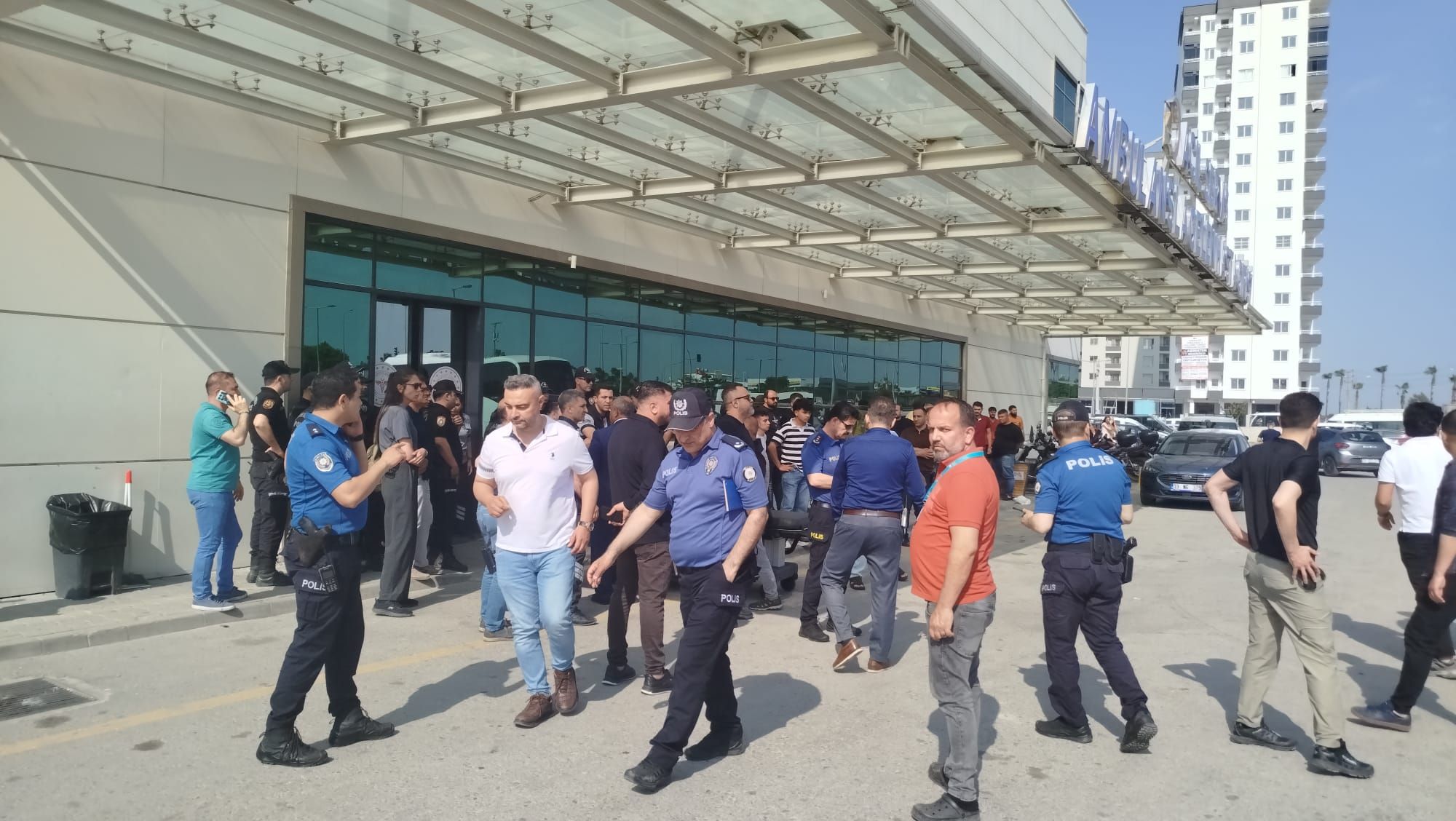 Mersin'de lokantaya pompalı tüfekle saldırı düzenlendi: 4 ölü