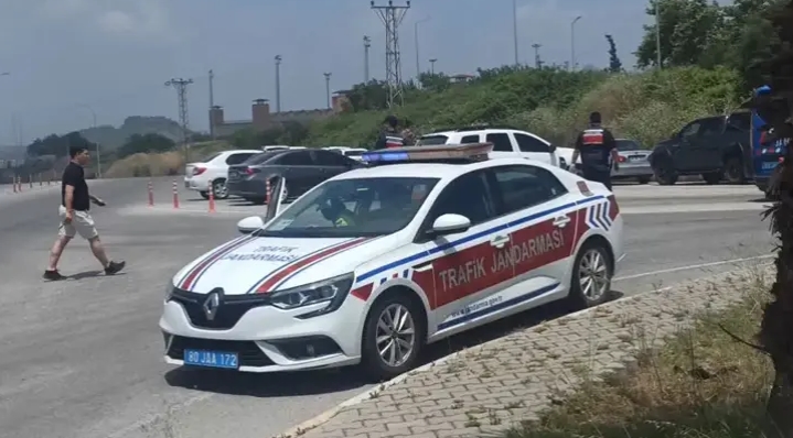 Cezaevi önünde 2 kişiyi vurup gasbettikleri otomobille kaçan 3 şüpheli yakalandı