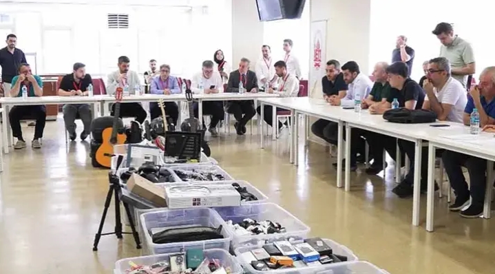 İETT'de unutulan binlerce eşya açık artırmayla 1 milyon 366 bin liraya satıldı