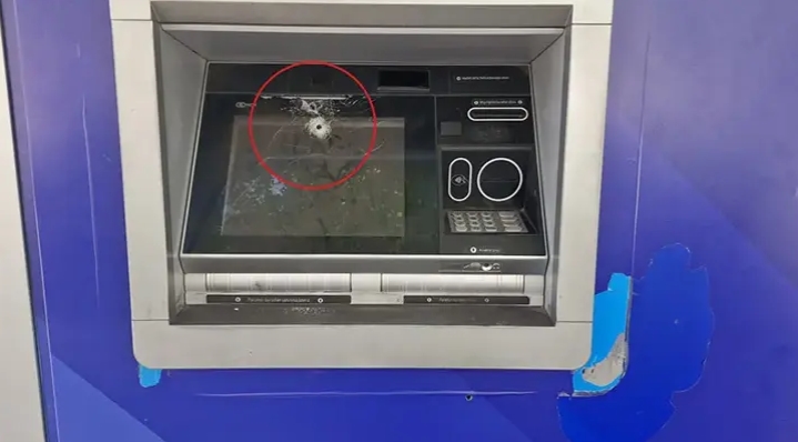 Diyarbakır’da bir bankaya ait 2 ATM kurşunlandı