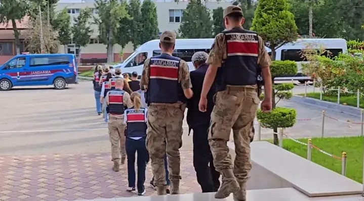 Usulsüz sağlık raporu düzenleyerek kamuyu 200 milyon TL zarara uğratmışlar; 4 tutuklama