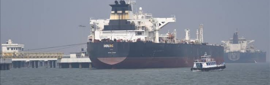 Suudi Arabistan ve İran petrolü taşıyan tankerler Hürmüz Boğazı'ndan geçti