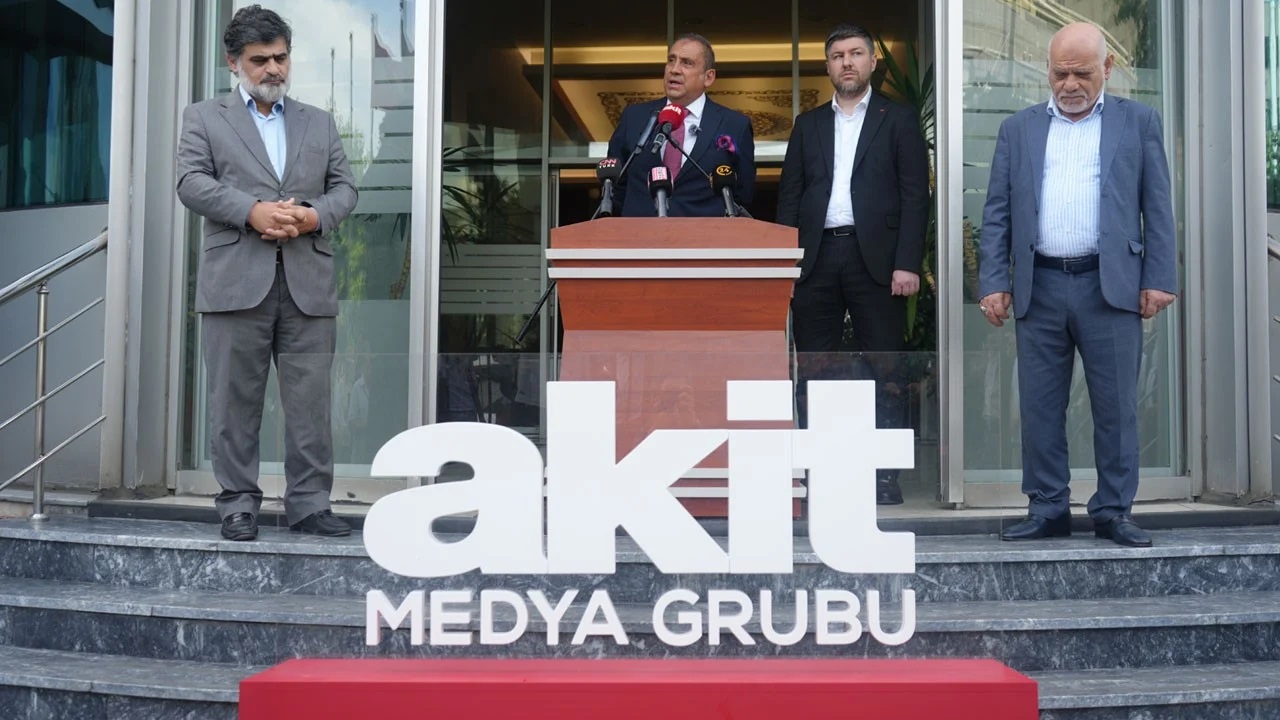 CHP vandallığına Akit Medya’dan tepki: O alçaklar hesap versin!