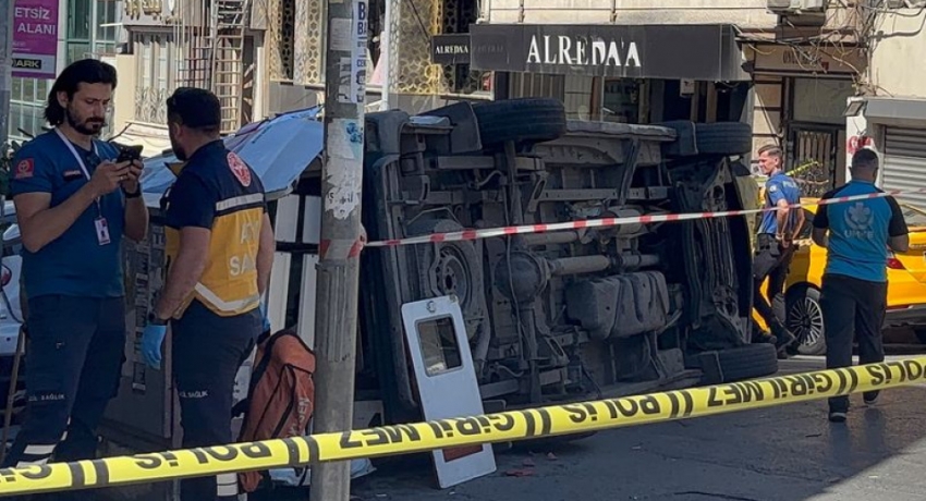 İETT otobüsü ile ambulans çarpıştı!