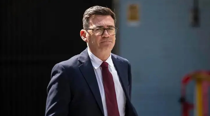 İngiltere'nin yeni Başbakanı Andy Burnham oldu