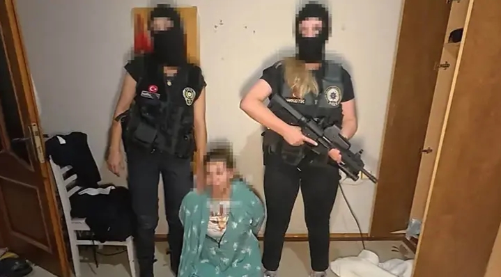 Kırmızı bültenle aranan Faslı kadın Avcılar’da yakalandı