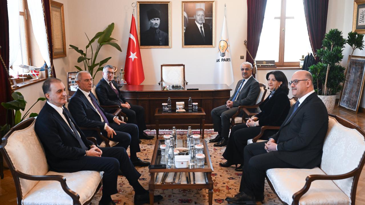 AK Parti, "Terörsüz Türkiye" sürecine dair düzenlemeyi imzaya açtı