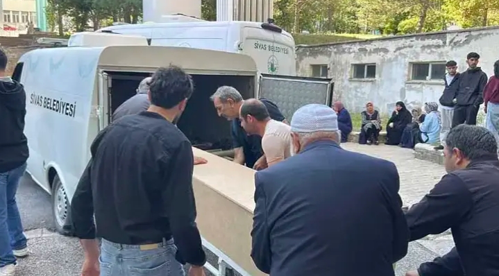 Sivas'ta KKKA tedavisi gören çiftçi öldü