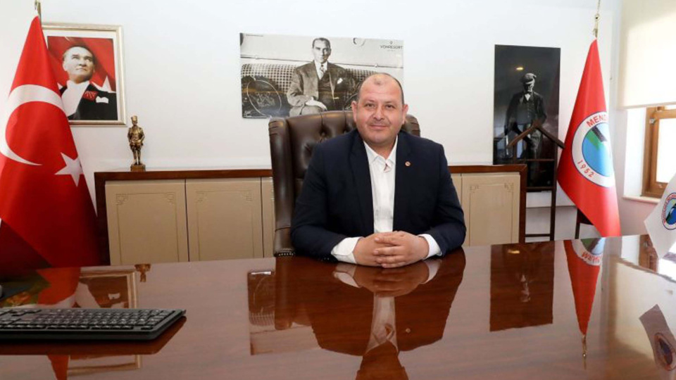 Menderes Belediye Başkanı İlkay Çiçek CHP'den istifa etti