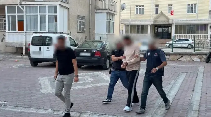Kırmızı bültenle aranan Irak uyruklu terör şüphelisi, Kırşehir'de yakalandı