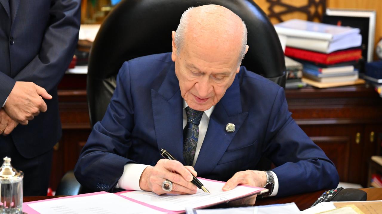 Bahçeli, Çerçeve Kanun Teklifini imzaladı