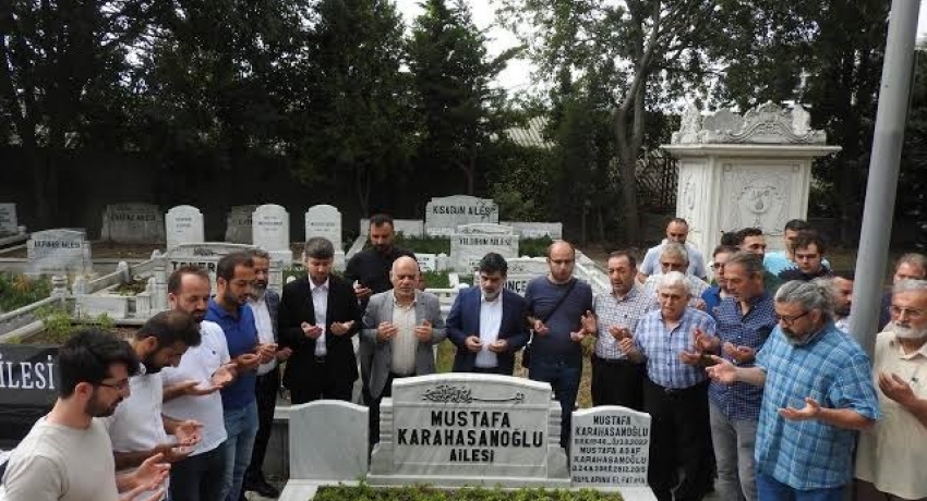 Mustafa Karahasanoğlu kabri başında dualarla yad edildi