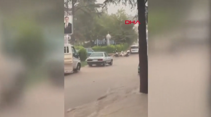 Antalya'da sağanak taşkına neden oldu