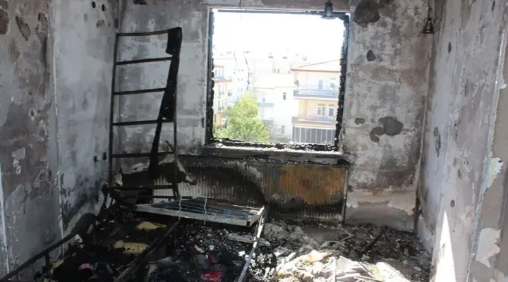 2 yaşındaki çocuk çakmakla oynarken evi yaktı