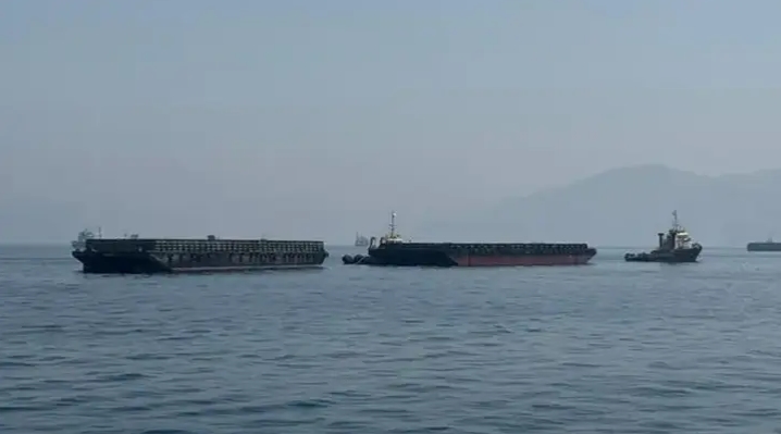 UKMTO: Hürmüz Boğazı'nda bir petrol tankeri vuruldu