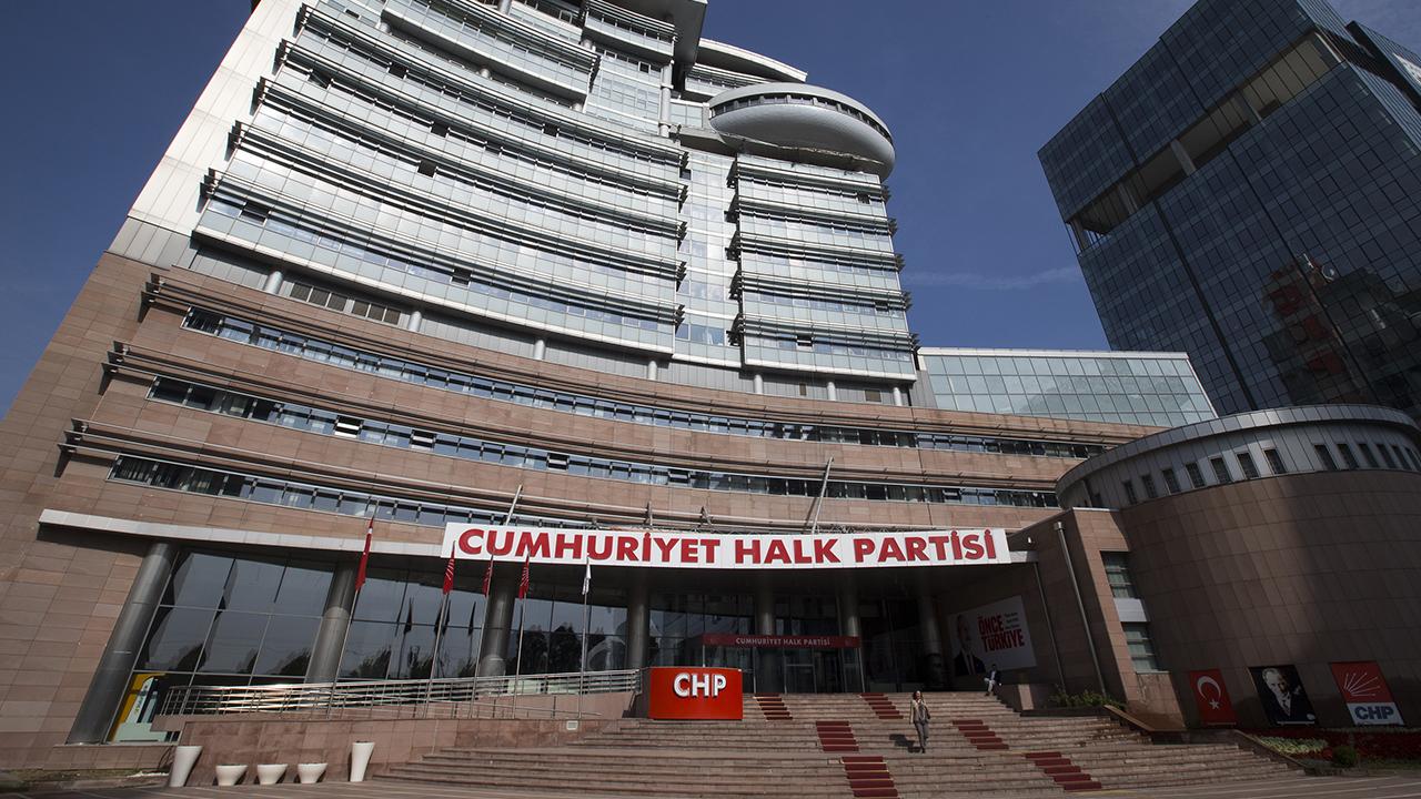 CHP'de istifalar art arda geldi: 8 ilçenin belediye başkanı CHP'den istifa etti