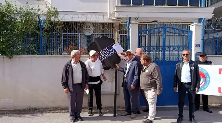 Edirne’de, Mora Katliamı’nın 205'inci yılında Yunanistan Konsolosluğu'na siyah çelenk