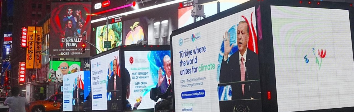 Cumhurbaşkanı Erdoğan'ın mesajları New York'ta dev ekranlarda