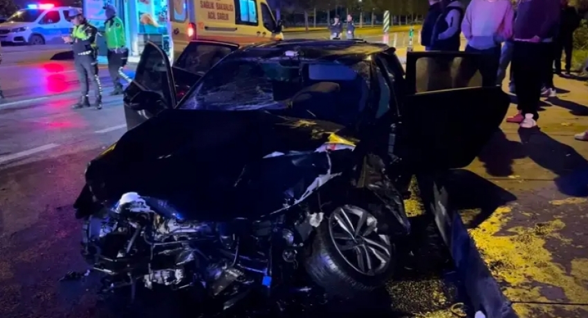Maltepe’de iki otomobil çarpıştı: 2’si ağır 11 yaralı
