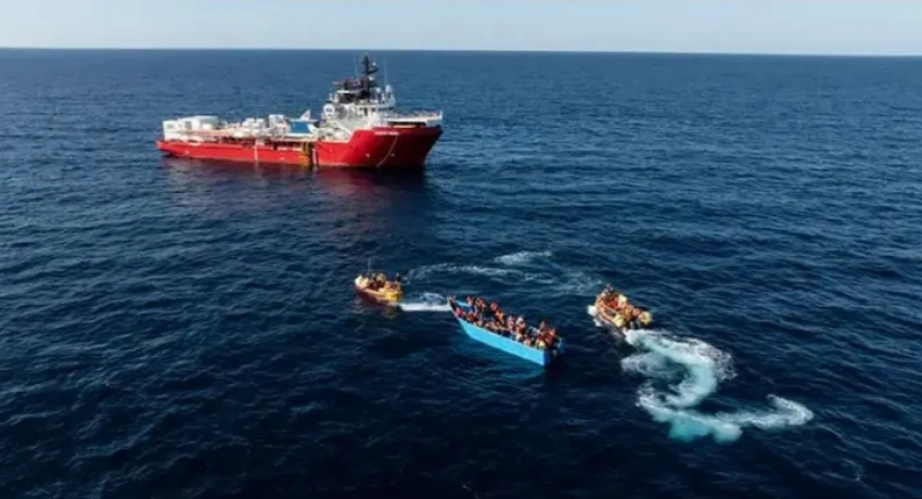 Yunanistan'da göçmenleri taşıyan tekne battı: 1 ölü, 25 kayıp