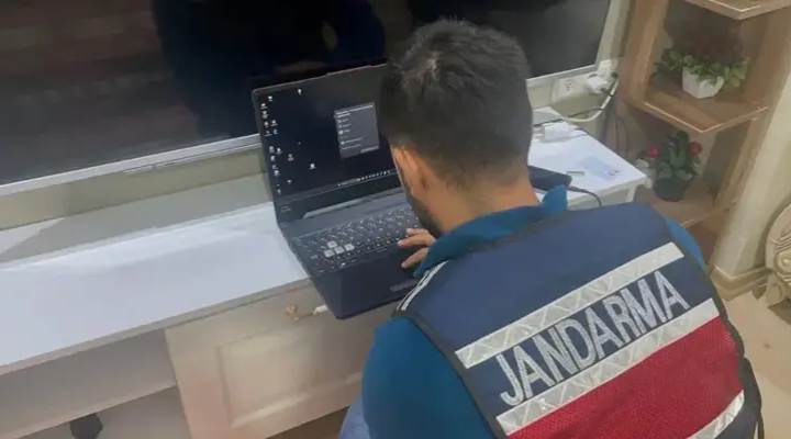 Yasa dışı sorgu paneli operasyonunda 2 gözaltı