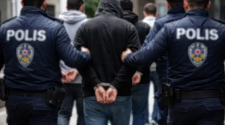 Sermaye piyasası soruşturmasında gözaltına alınan 4 şüpheliden 3'ü adliyeye sevk edildi