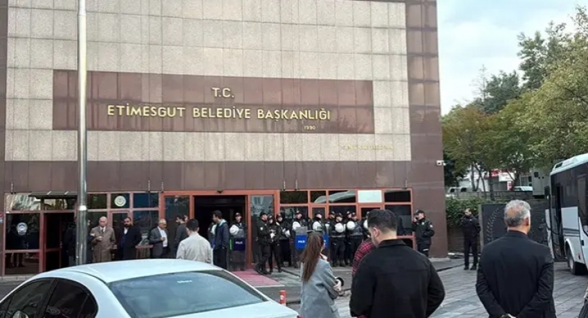 Etimesgut Belediyesi'ne operasyon: 25 gözaltı
