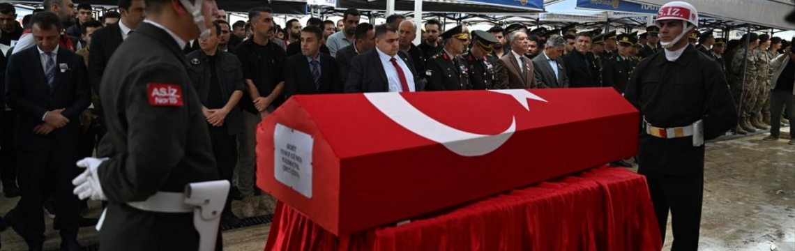 Görev sırasında şehit olan askerimiz son yolculuğuna uğurlandı