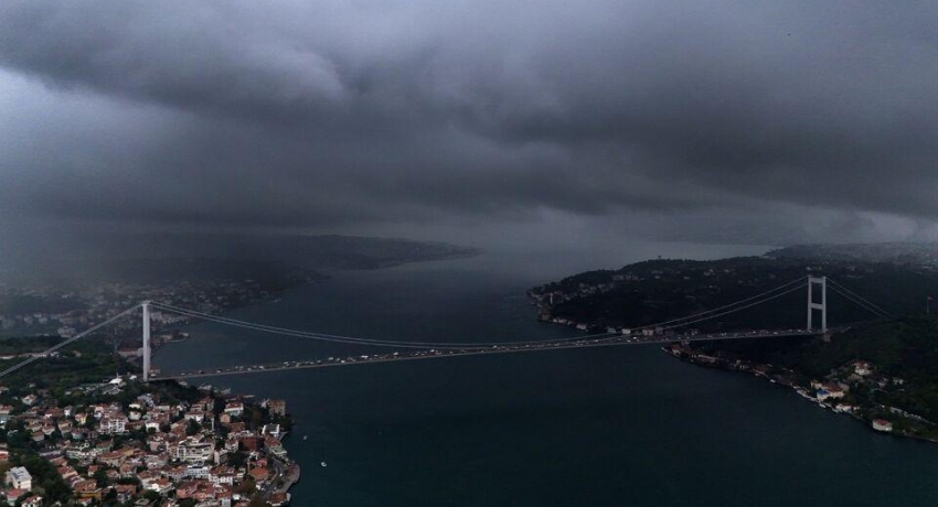 İstanbul'da sağanak yağışlar hayatı felç etti!