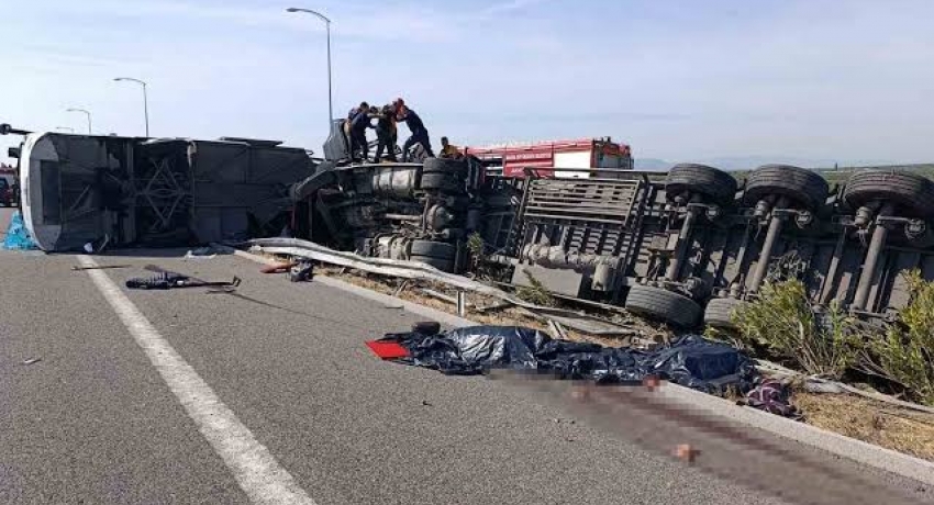 Manisa'da yolcu otobüsü ile çekici çarpıştı: 11 ölü, 27 yaralı