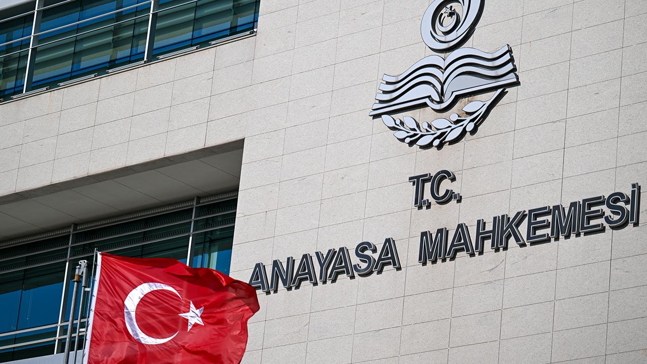 Anayasa Mahkemesi, 26 siyasi parti hakkında suç duyuru