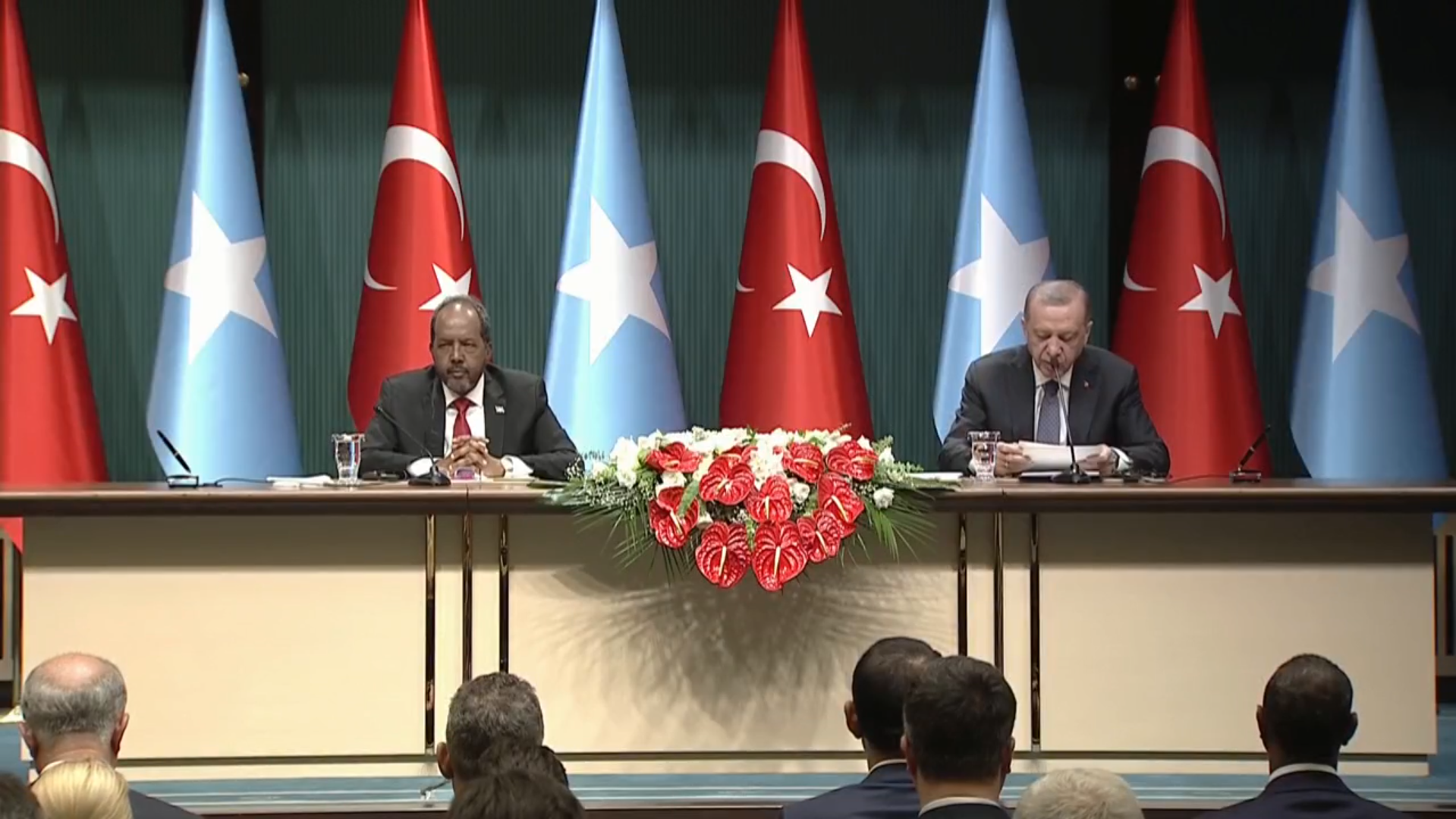 Somali Devlet Başkanı Ankara’da! Cumhurbaşkanı Erdoğan ve Şeyh Mahmud’dan önemli açıklamalar… “Türk kardeşlerimize çağrıda bulunuyorum”