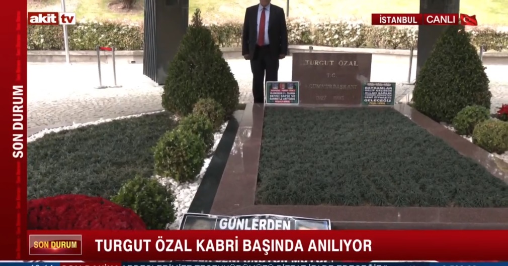 Turgut Özal kabri başında anılıyor 